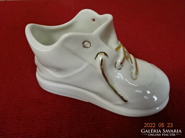 Aquincum porcelán cipő arany fűzővel, magassága 6 cm. Vanneki! Jókai.