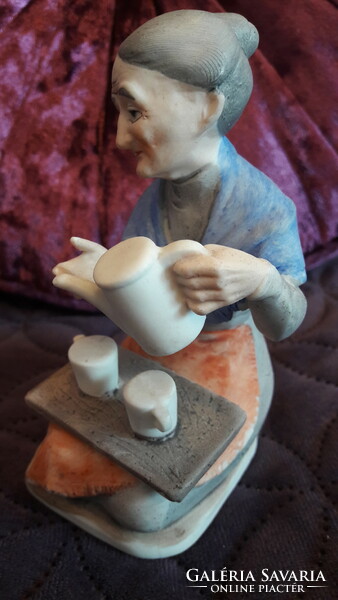 Old lady porcelain 2 (m2498)