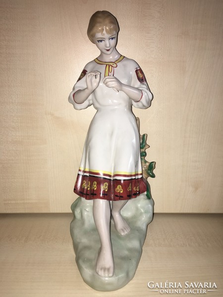 Polonne ZHK , Orosz porcelán hölgy.Magassága 30 cm.