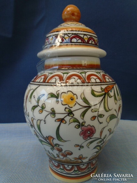 Kisebb méretű kELETI motivumal körben  fedeles urna váza hibátlan darab nagyon igényes  mintás 139,5