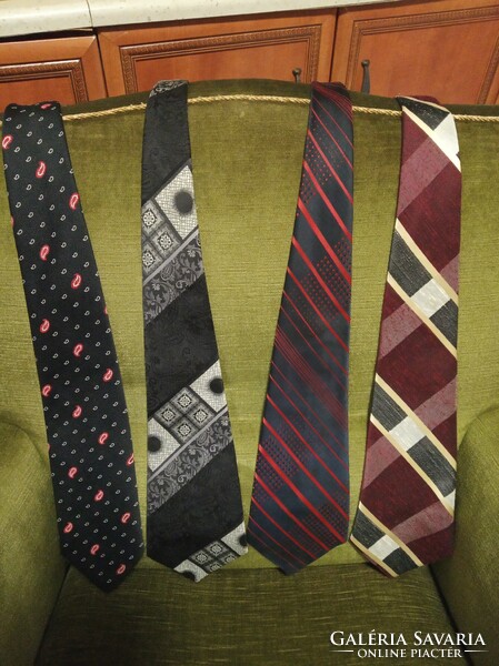 42 db, egyben: 1955-'80-as évek nyakkendői