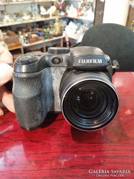 Fujifilm Finepix s 1500  fényképezőgép, gyűjtőknek kiváló.