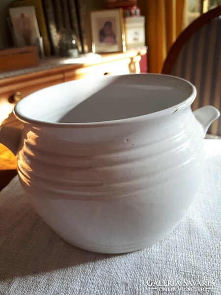 7 Partial glazed pot family with ears, white or white with blue stripe, larger and smaller