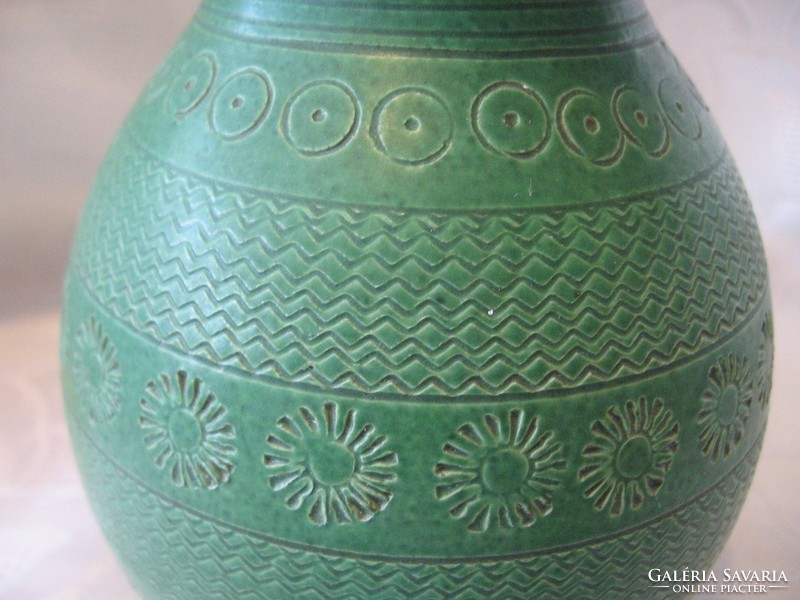 Wilhelm Kagel jelzett karcolt stúdió kerámia zöld váza