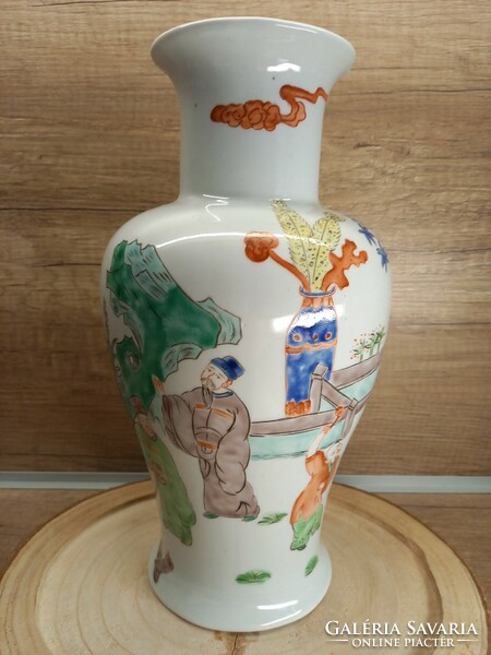 Chinese vase c1960. 29Cm