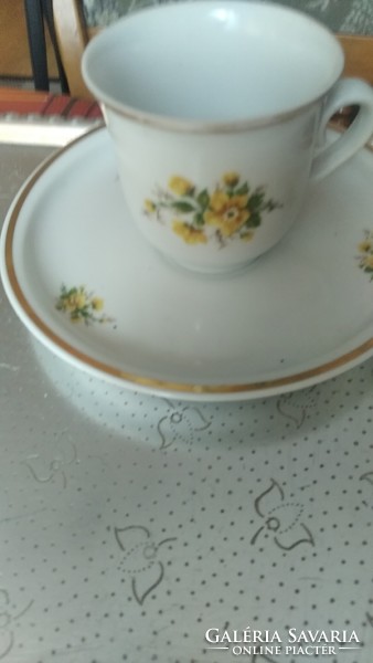 Zsolnay cup with 1 dl yellow flower