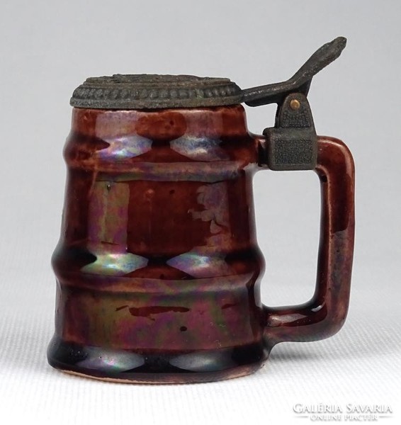 1J085 brown glazed parliament ornate small beer mug 8 cm