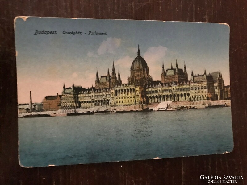 Budapest. Parliament.-Parliament.Old color postcard with slightly damaged corners. Post office clean.