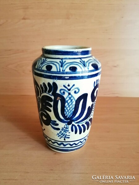 Marked corundum ceramic vase 15.5 cm high (21 / d)