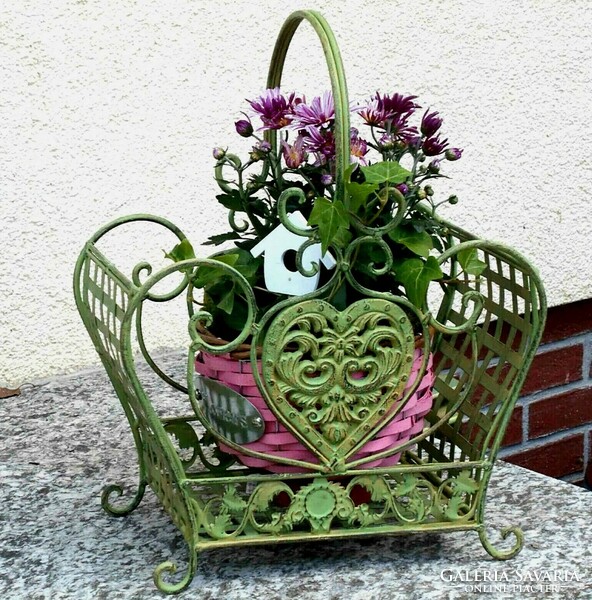 2 Pieces of wrought iron flower basket