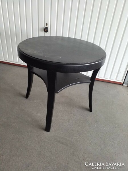 Art deco black round table