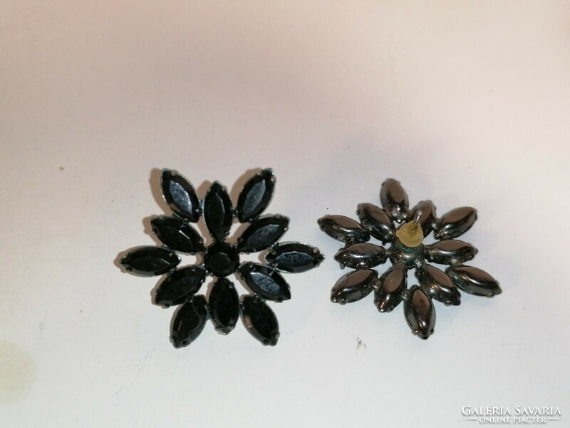 Black flower earrings (305)