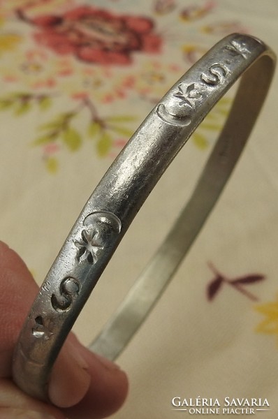 Antik körbe mintázott ezüst / ezüstözött karperec