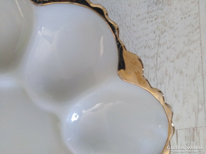 Aranyszín  szegélyes- tojáskínáló üvegtányér