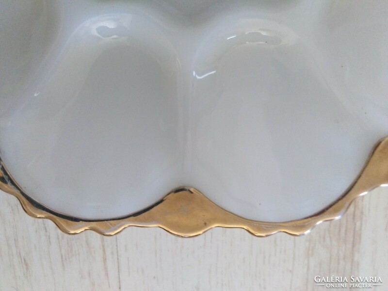 Aranyszín  szegélyes- tojáskínáló üvegtányér