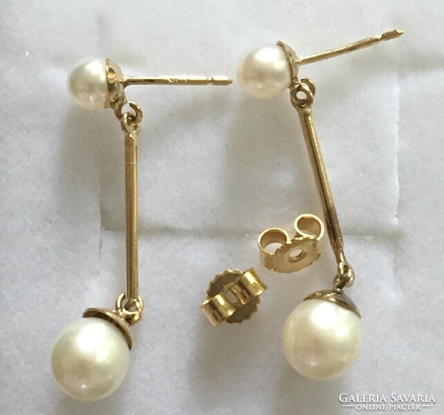 Vintage yellow gold pearl earrings