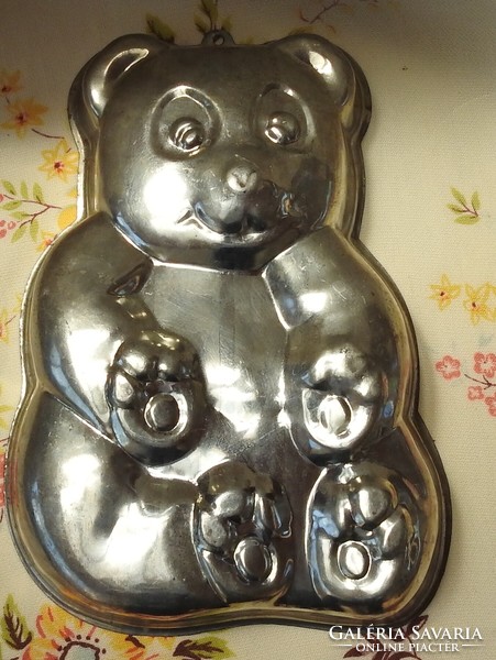 Old metal teddy bear baking tin