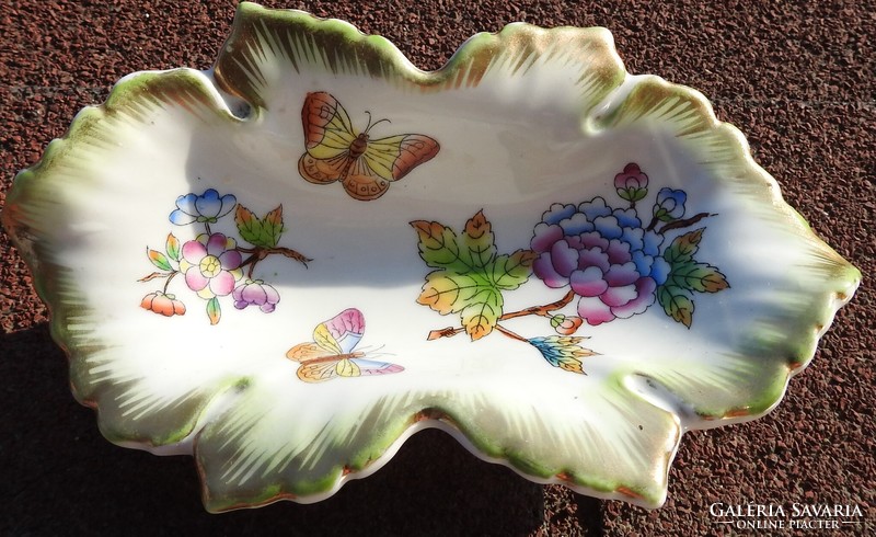 Herend Victoria patterned leaf shaped bowl
