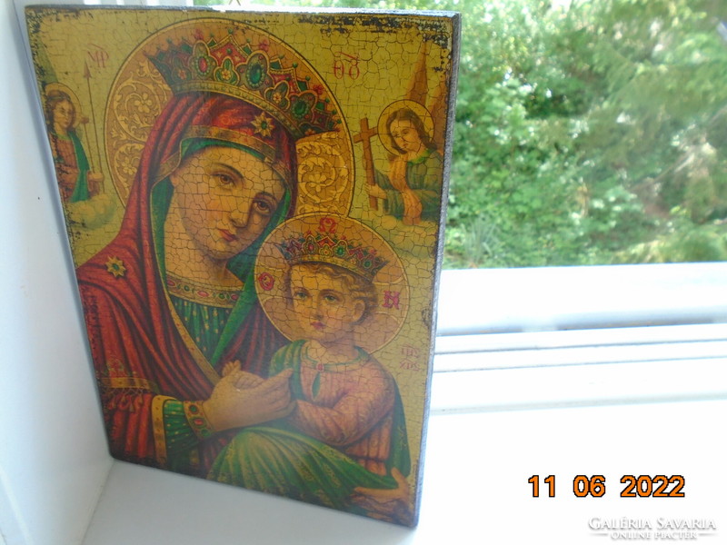 Print of an old painting of the crowned Mary with her little one on a wooden sheet expressing its shape and color scheme