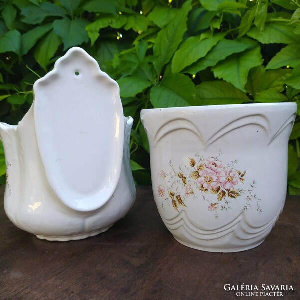 Porcelain flower patterned pots
