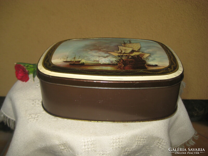 Old Dutch sweet metal box with ship decor, 21 x 16.2 x 6.5 cm
