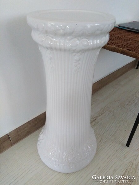 Ceramic flowerpot, pedestal - garland