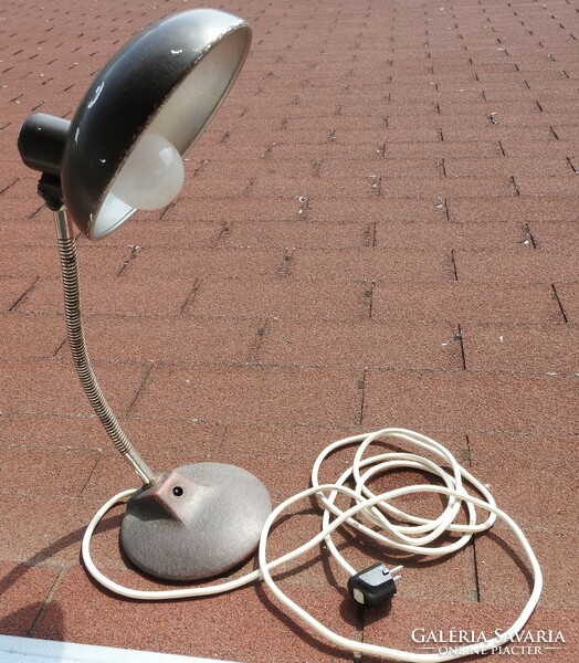 Retro metal gooseneck table lamp
