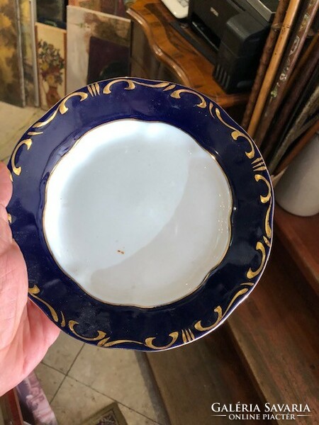 Zsolnay porcelán tányér,19 cm-es átmérőjű, hibátlan állapotban.