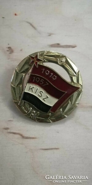 Aranykoszorús KISZ kitüntetések egy minivel és a MN útmutatójával 5 db egyben