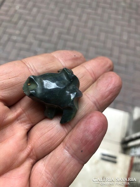 Frog statue made of jade, excellent work for collectors, 3 cm.