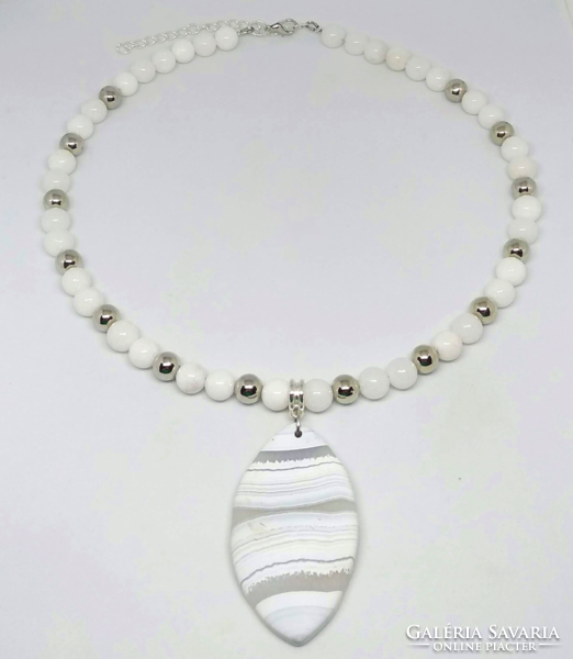 Snow quartz and white banded agate mineral pearl necklace