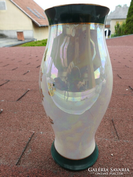 Barokk zsáner jelenetes kagylóhéj fényű nagy porcelán váza