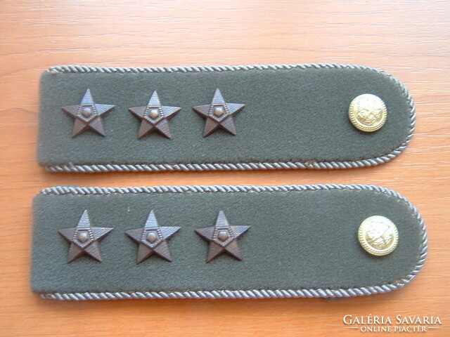 Mn Captain rank practitioner shoulder-plate with brown star # + zs