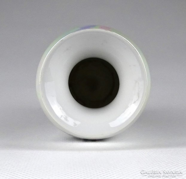 1J549 Kisméretű Metzler & Ortloff irizáló porcelán váza 10.5 cm DRESDEN