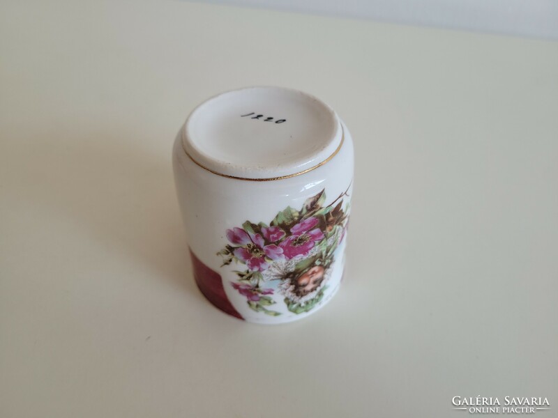 Régi porcelán kis bögre kislány mintás virágos csésze