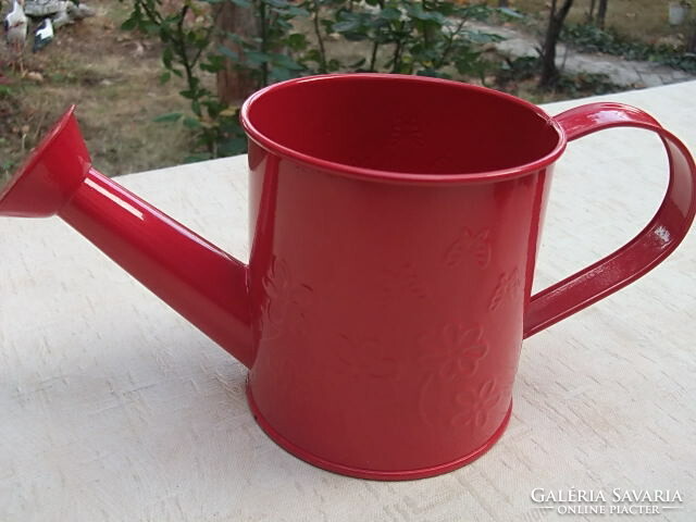 Nice design, useful small metal flower watering can, also for flowers