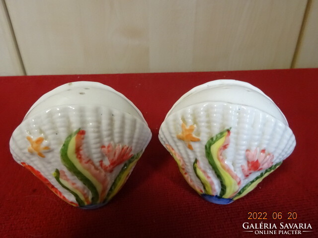 Spanyol porcelán kézzel festett só- és borsszóró. Kagyló forma, csikóhal az oldalán. Vanneki! Jókai.