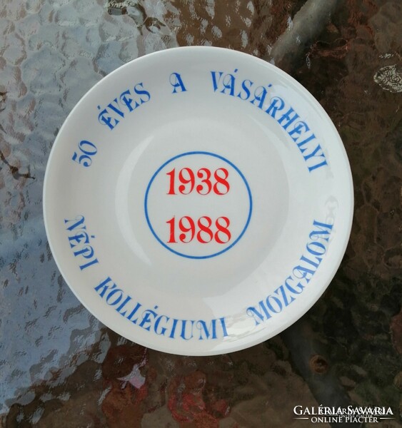 50 éves a Vásárhelyi Népi Kollégiumi Mozgalom Alföldi  porcelán emlék tányér (2p)