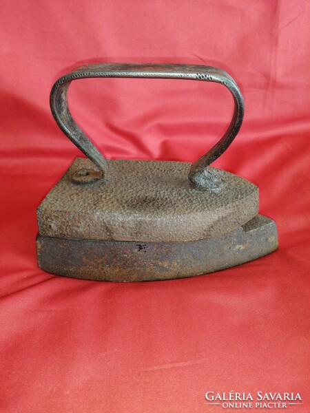 Old cast iron, small iron.