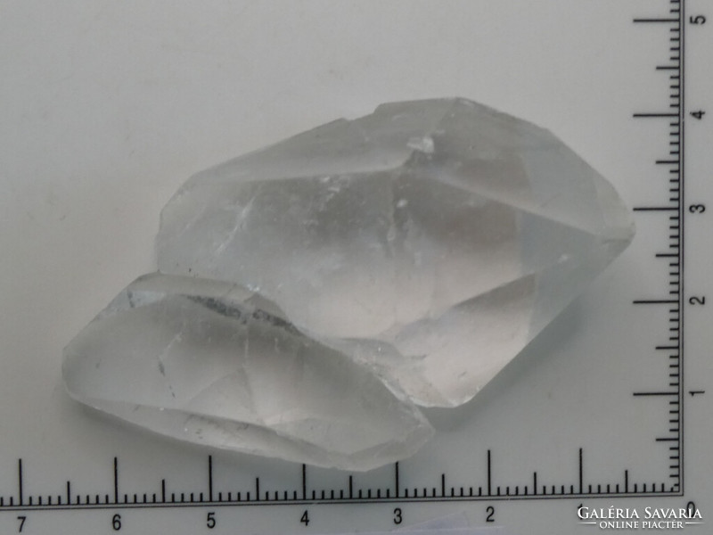 Hegyikristály: természetes tiszta Kvarc ásvány.