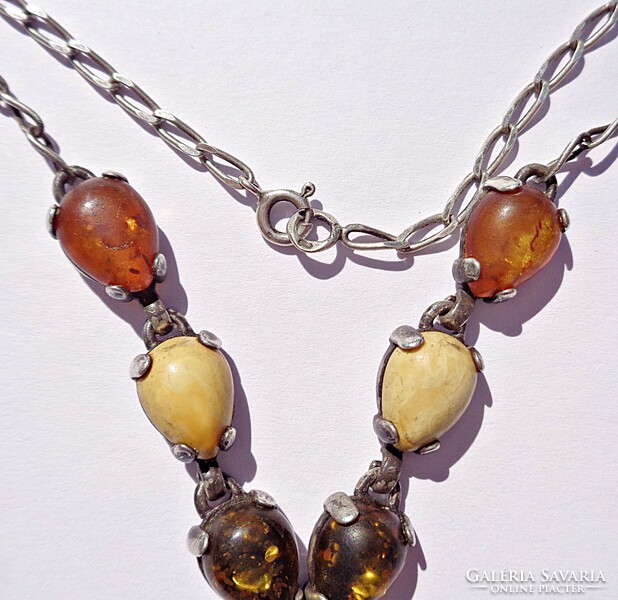 42.5 Cm. Long silver necklace with 7 amber stones