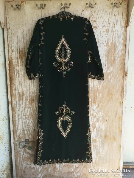 Embroidered velvet dress / vintage