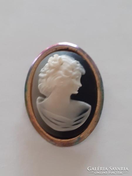 Old camea brooch female badge