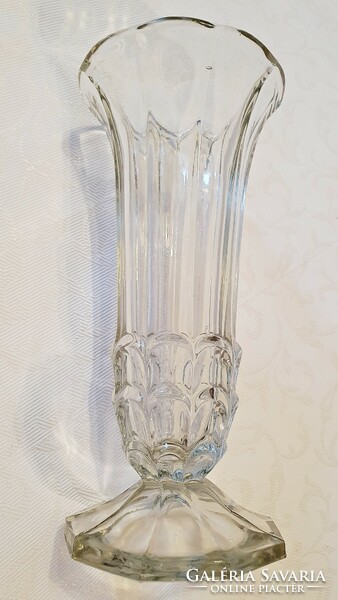 9 lapra csiszolt, régi, biedermeier, talpas üveg váza. 21 cm. magas.