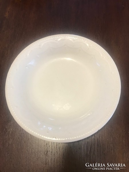 Gránit porcelán mély tányér,sérült szegéllyel.Fehér.22 cm