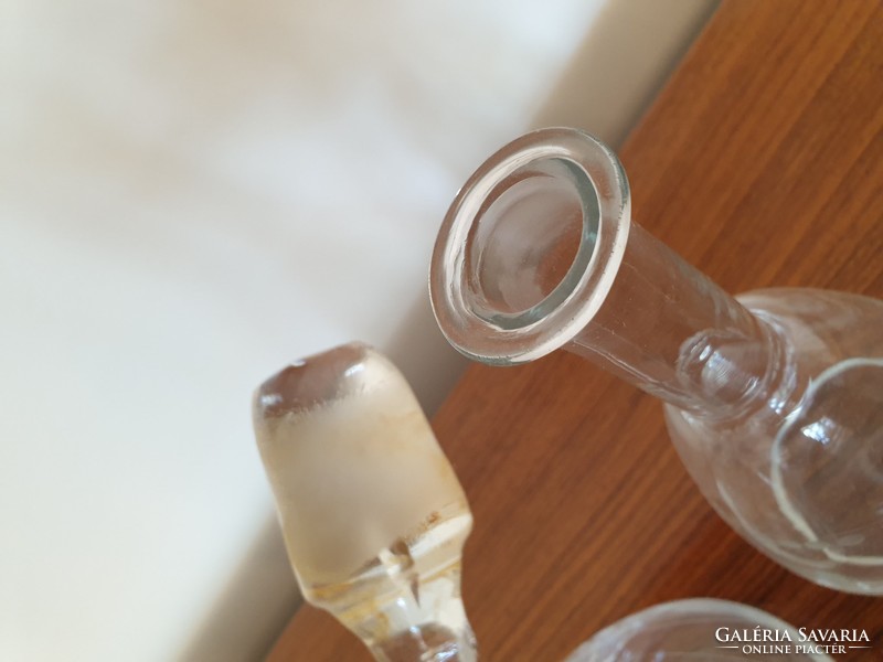 Régi dugós italos üveg csiszolt mintás likőrös palack 2 db