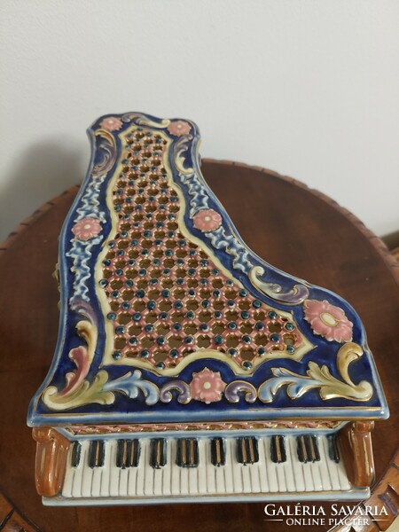 Zsolnay családi pecsétes zongora