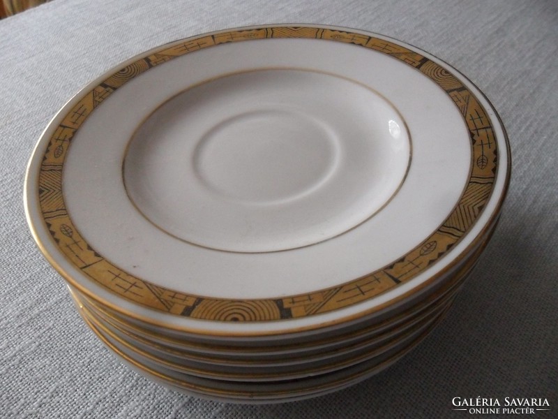 6 small plates in one with gilded pattern