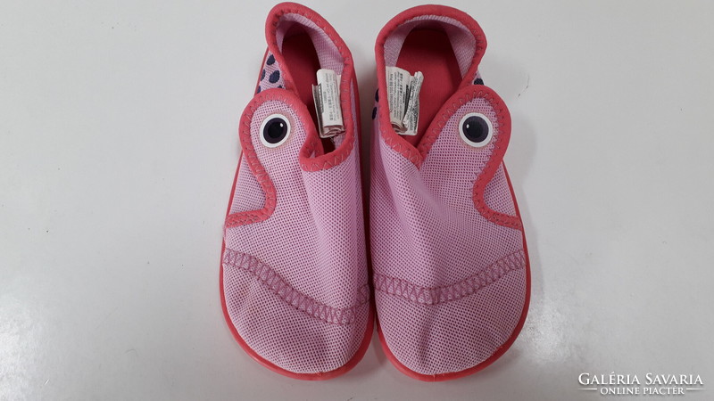 Disposable little girl's water shoes in sizes 26-27