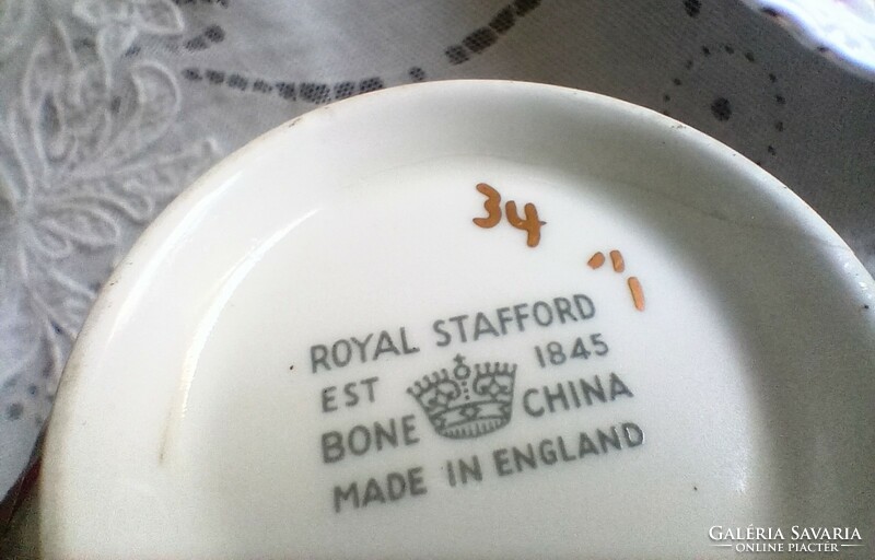 Royal Stafford szegfűs teás csésze Royal Albert alj